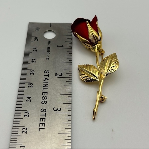 Vintage Red Rose and Gold Tone Stem and Leaves Long Brooch Signed - Picture 6 of 6